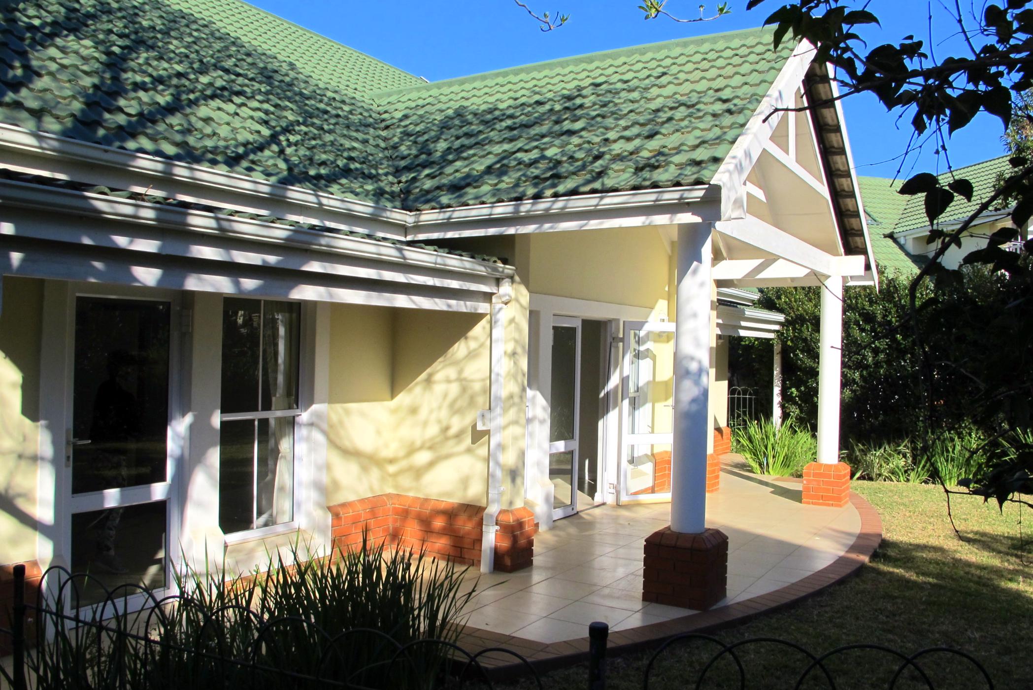 Townhouse to rent in Mount Edgecombe Country Estate - 1MT1728866