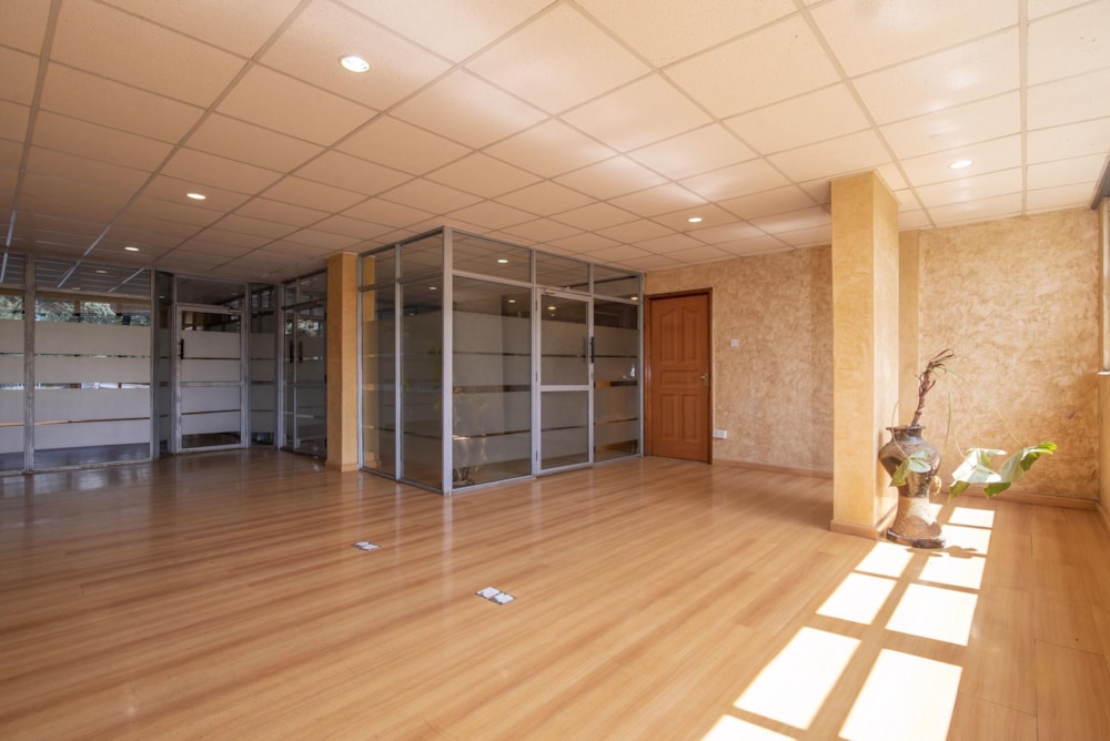 Commercial office to rent in Kilimani, Kenya - 3KE1737894