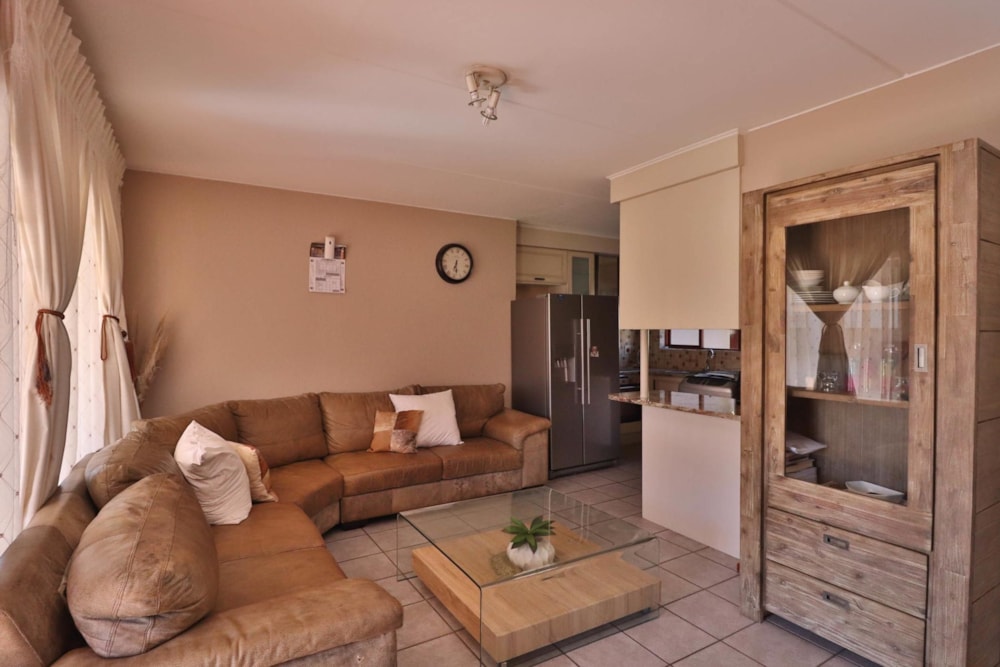 Townhouse for sale in Mondeor - 1GV1663382 Townhouse for sale in Mondeor - 1GV1663382