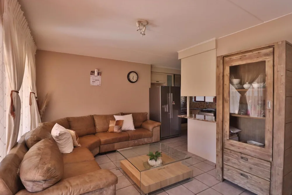 Townhouse for sale in Mondeor - 1GV1663382 Townhouse for sale in Mondeor - 1GV1663382