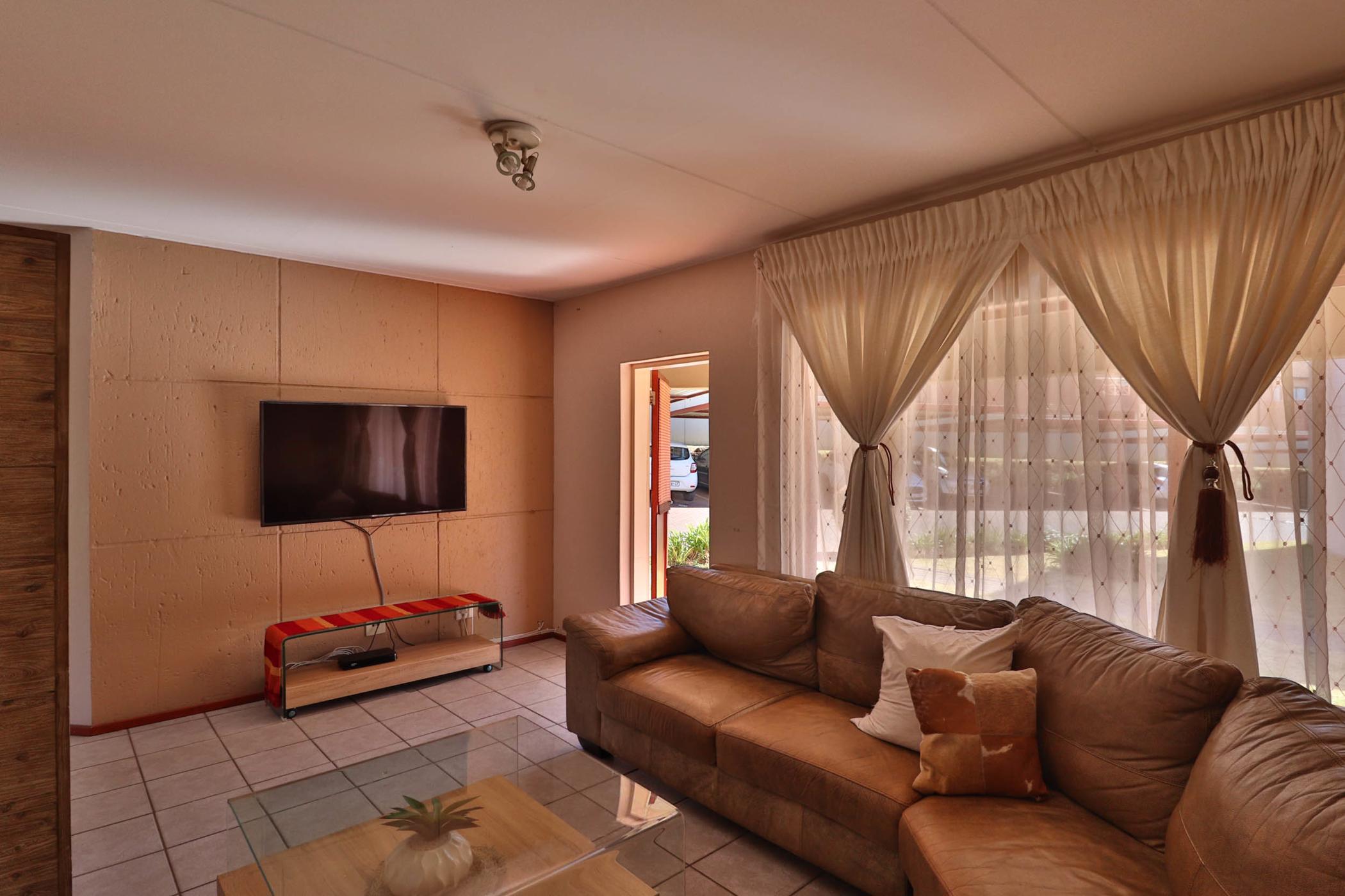 Townhouse for sale in Mondeor - 1GV1663382