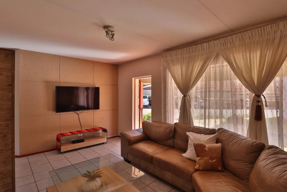 Townhouse for sale in Mondeor - 1GV1663382