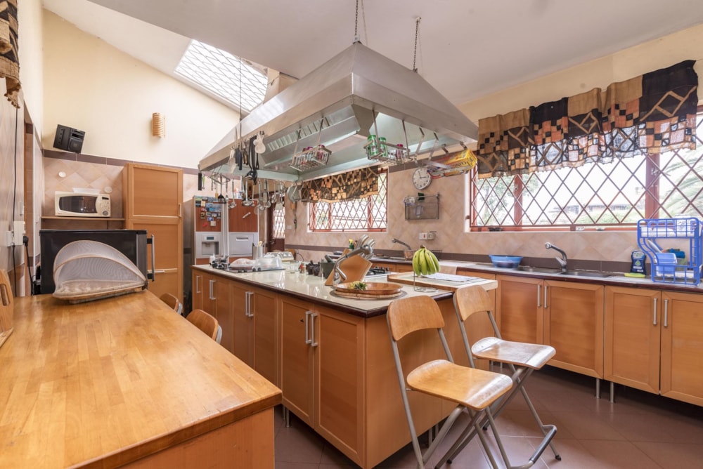 Double-storey house for sale in Runda , Kenya - 3KE1731384