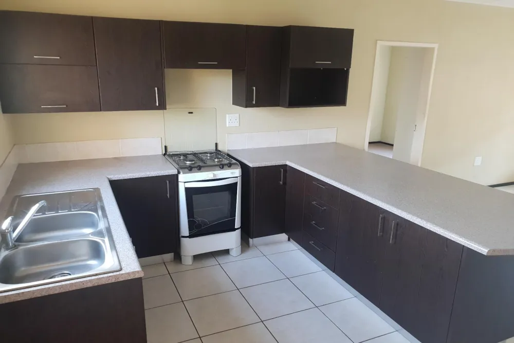 Apartment to rent in Honeydew, Randburg - RAL1756100