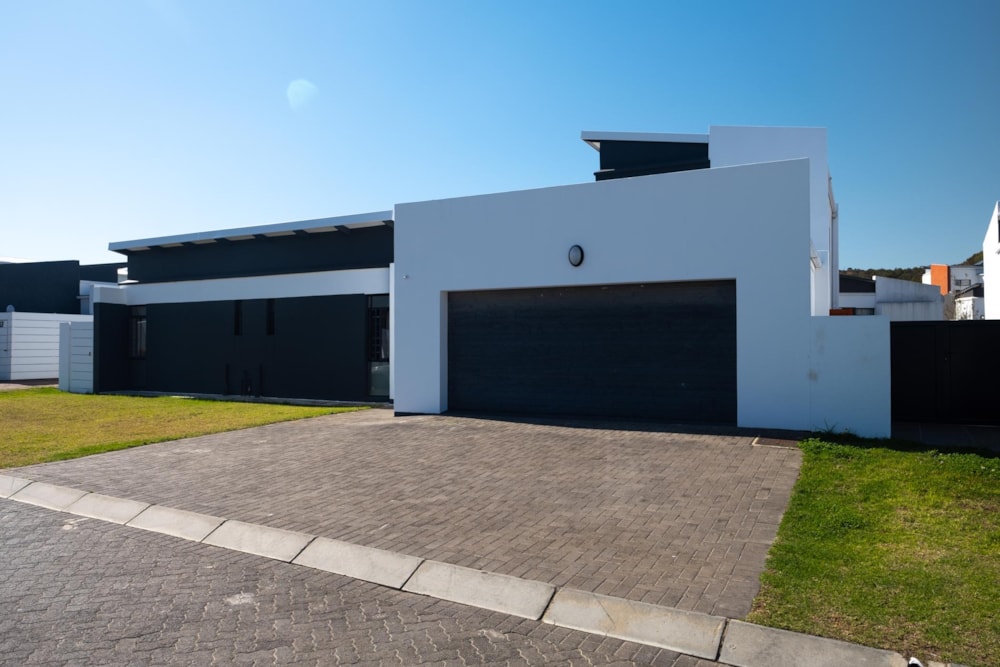 House for sale in Nahoon Valley Park - 1EZ1710035 House for sale in Nahoon Valley Park - 1EZ1710035