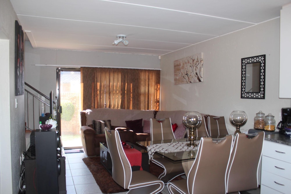 Townhouse to rent in Wilgeheuwel - RAL1750720