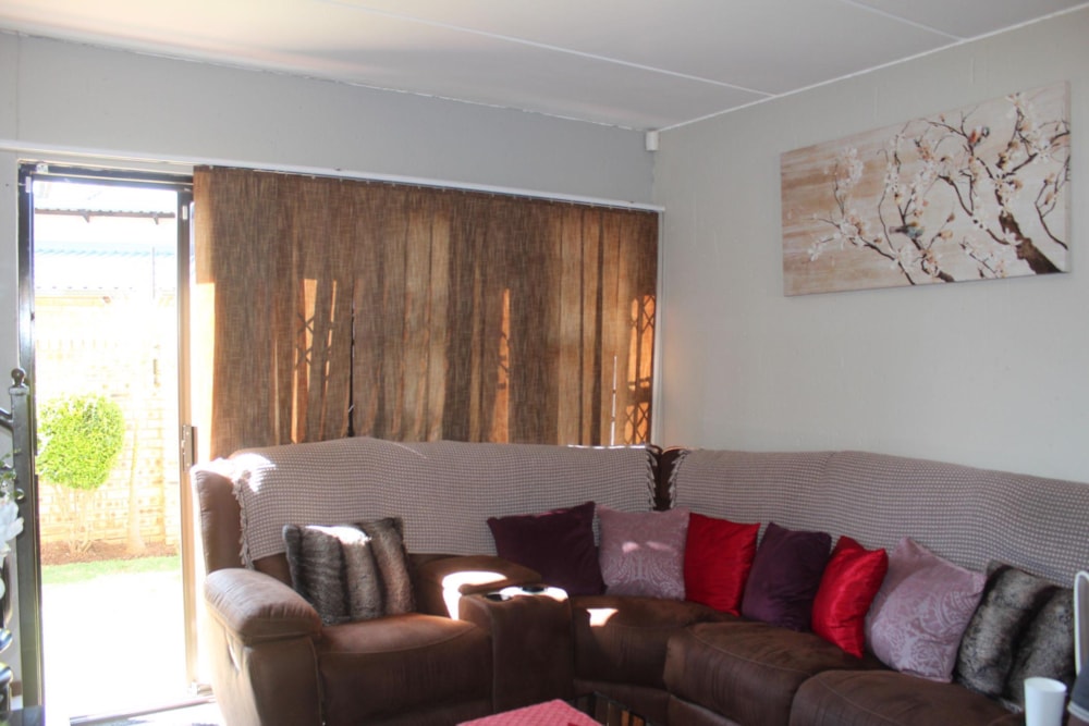 Townhouse to rent in Wilgeheuwel - RAL1750720