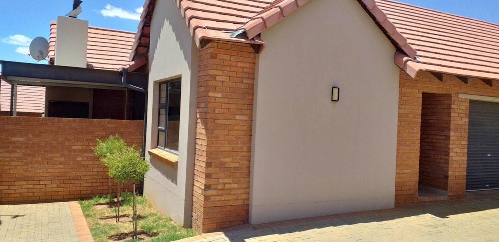 Townhouse let in Wild Olive Estate - 1BX1697725 Townhouse let in Wild Olive Estate - 1BX1697725