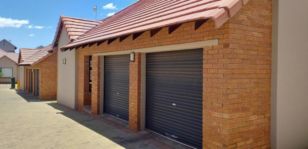 Townhouse let in Wild Olive Estate - 1BX1697725 Townhouse let in Wild Olive Estate - 1BX1697725