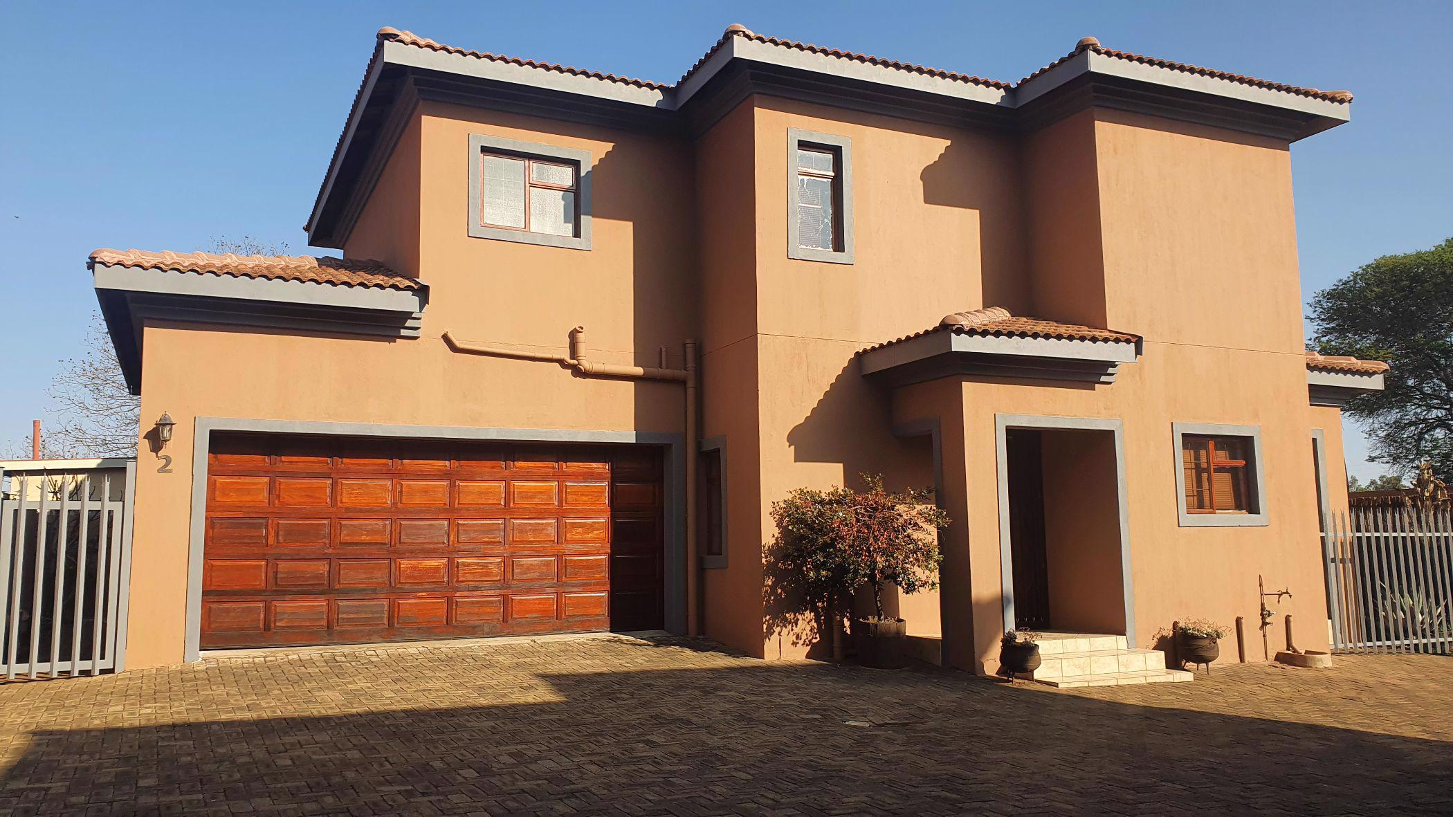 Double-storey house to rent in Lydenburg (Mashishing) - 1LY1741045
