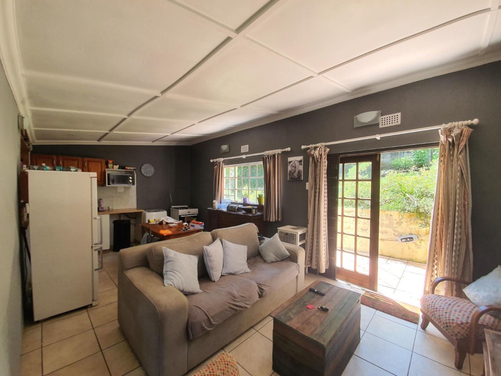 Garden cottage let in Gillitts - 1KF1712904 Garden cottage let in Gillitts - 1KF1712904