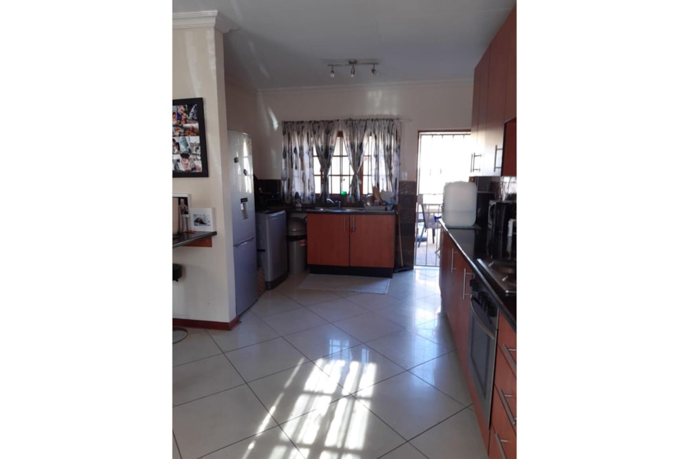 Townhouse to rent in Bendor Park - 1PS1730145