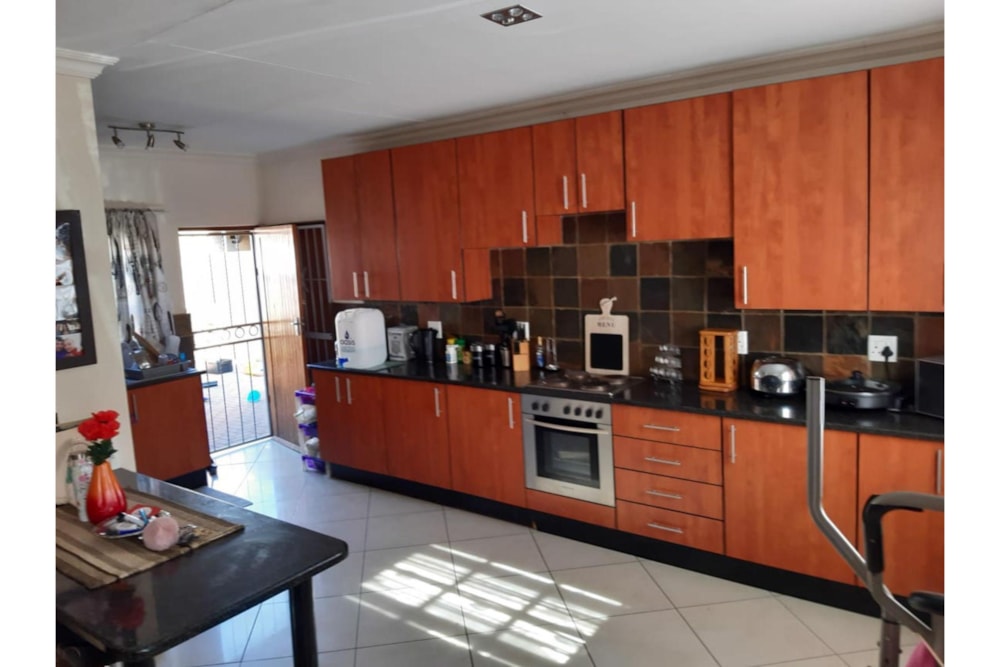 Townhouse to rent in Bendor Park - 1PS1730145