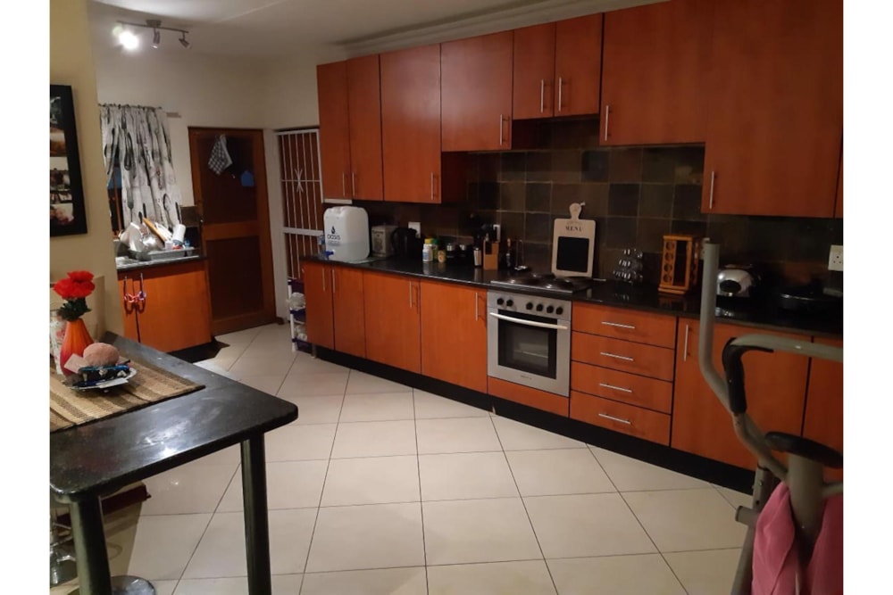 Townhouse to rent in Bendor Park - 1PS1730145