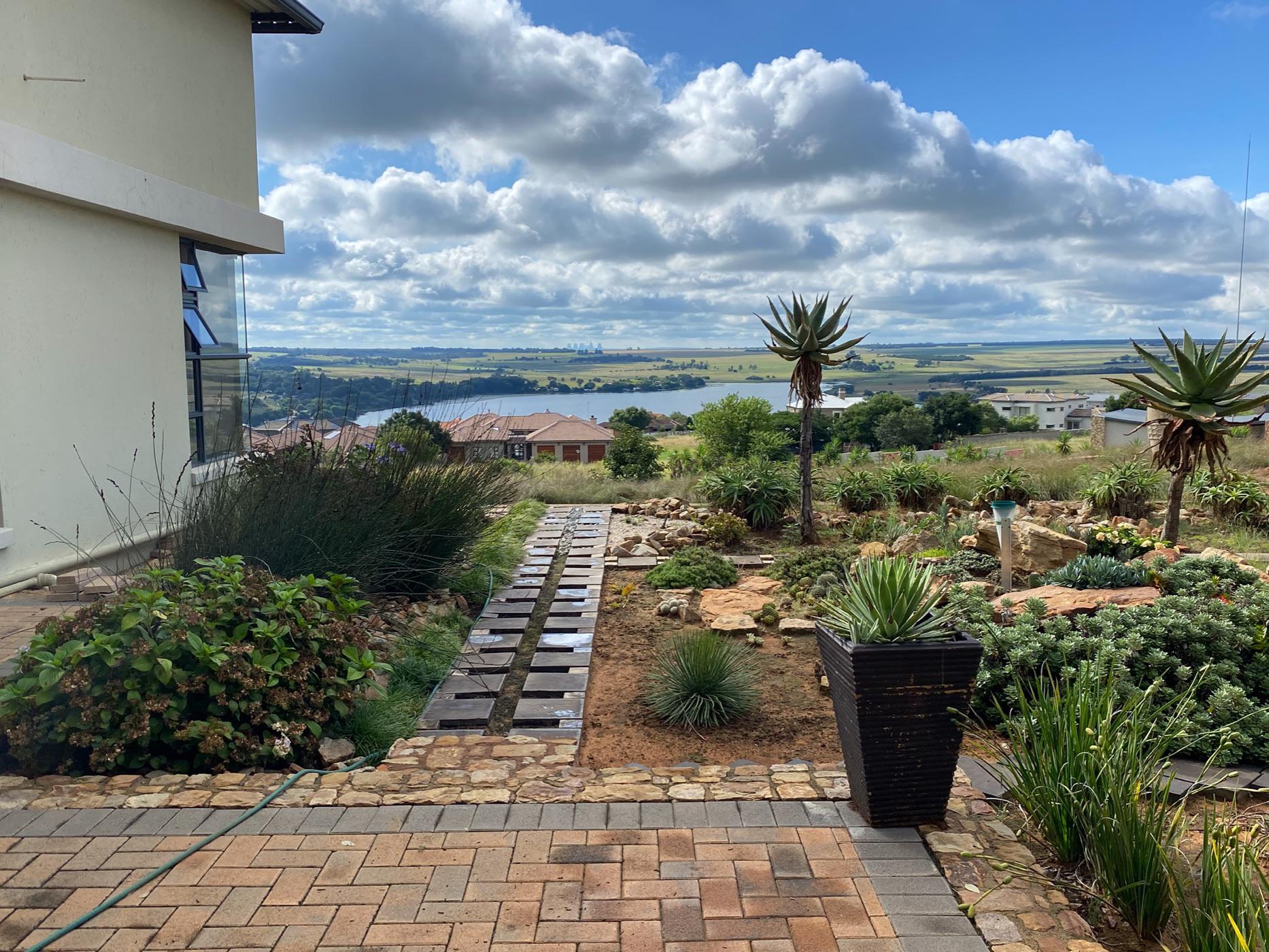 Security complex home for sale in Aquavista Mountain Estate - PRN1715400