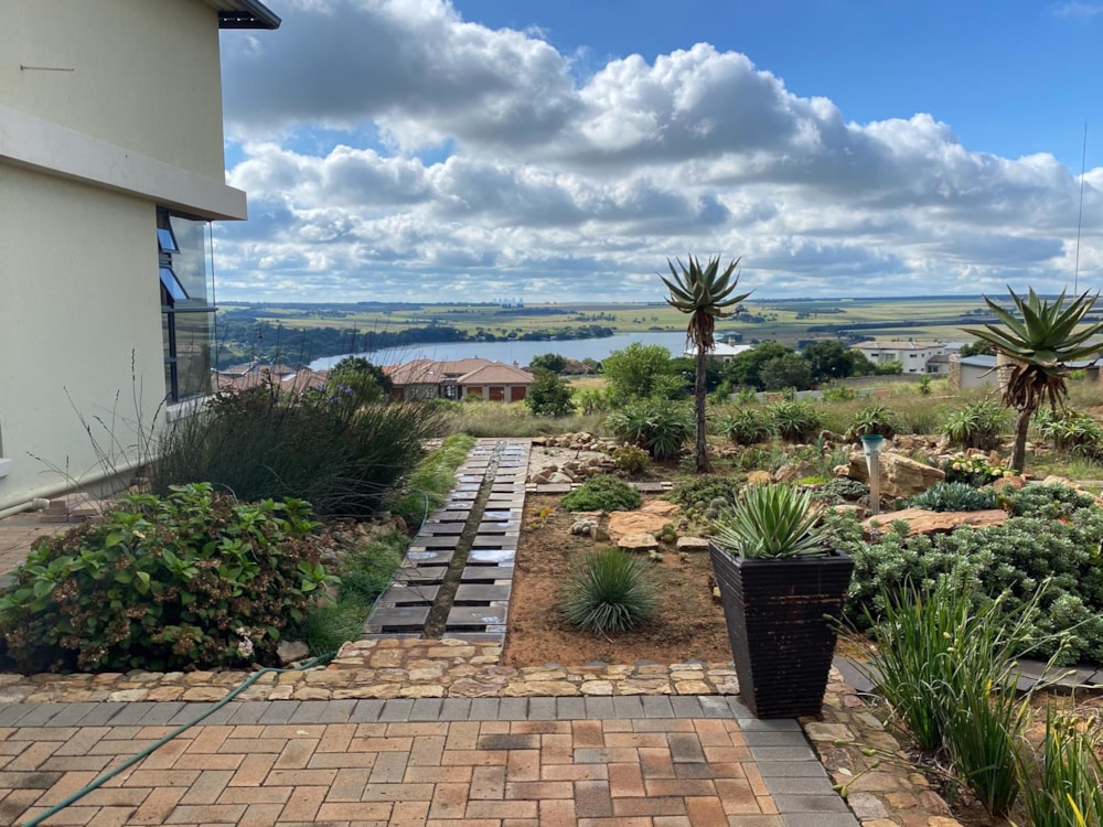 Security complex home for sale in Aquavista Mountain Estate - PRN1715400