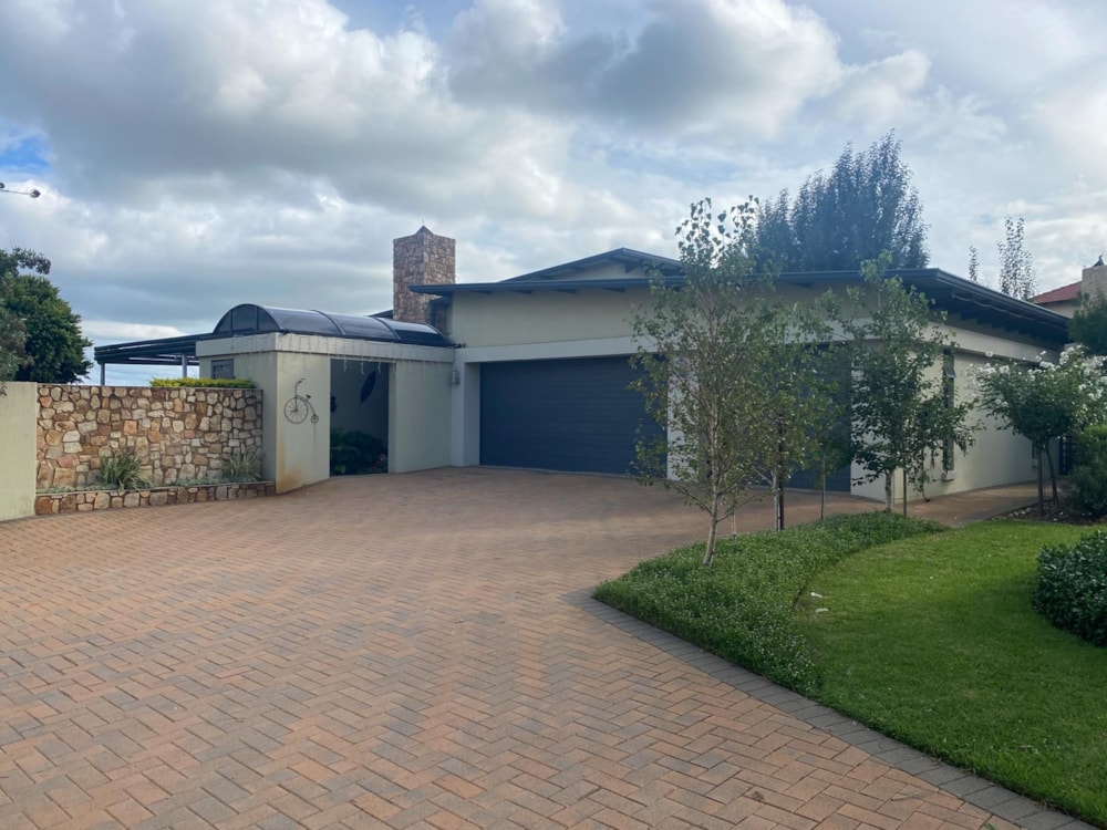 Security complex home for sale in Aquavista Mountain Estate - PRN1715400