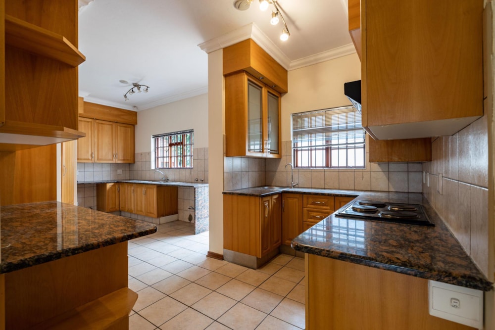 Double-storey house to rent in Waterkloof Ridge - PTL1754345 Double-storey house to rent in Waterkloof Ridge - PTL1754345
