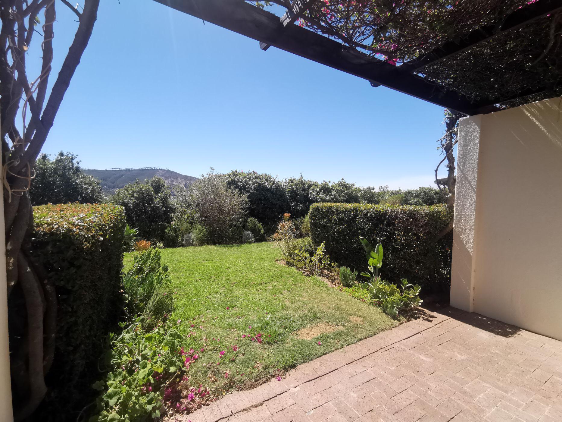 Double-storey apartment to rent in Vredehoek - CBL1751448