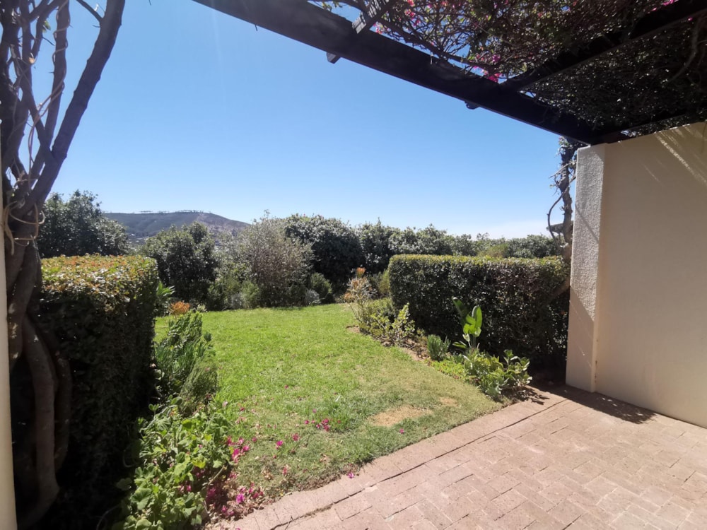 Double-storey apartment to rent in Vredehoek - CBL1751448 Double-storey apartment to rent in Vredehoek - CBL1751448