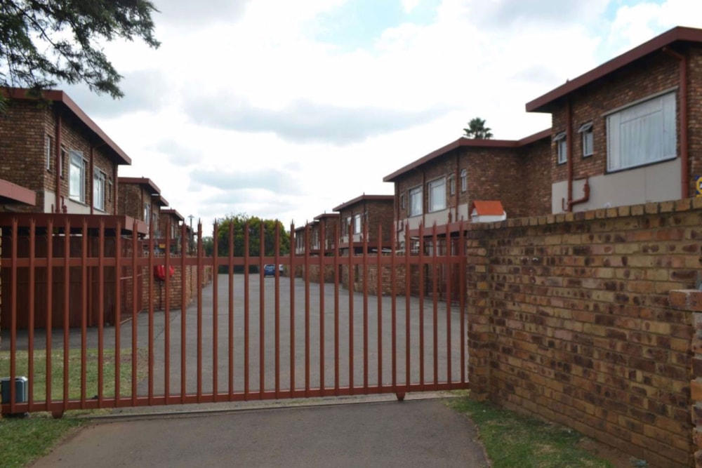 Townhouse for sale in Middelburg Central (Mpumalanga Central)  - 1MD1689933