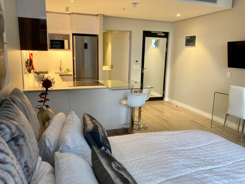 Bachelor apartment let in Cape Town Central - CBL1701239 Bachelor apartment let in Cape Town Central - CBL1701239