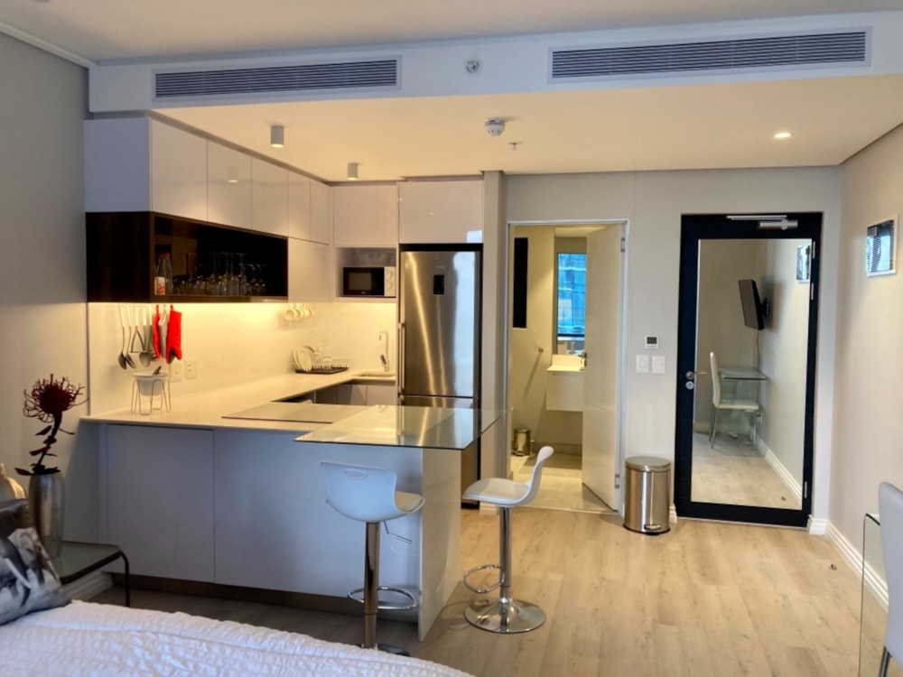 Bachelor apartment let in Cape Town Central - CBL1701239 Bachelor apartment let in Cape Town Central - CBL1701239