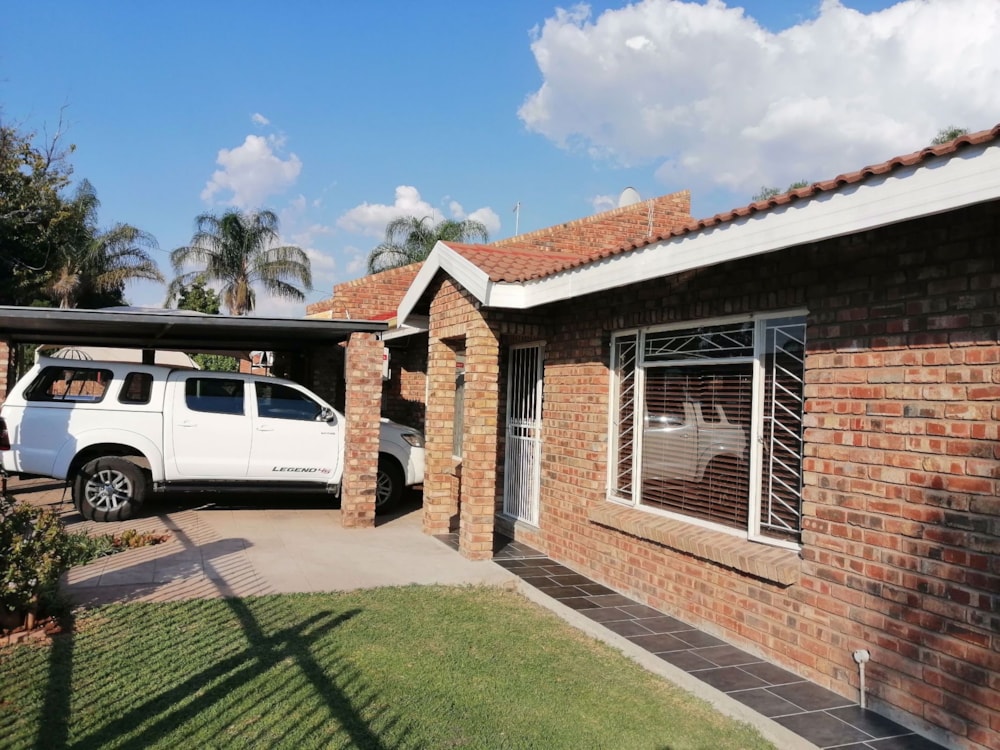 House to rent in Rhodesdene - 1KJ1740650 House to rent in Rhodesdene - 1KJ1740650