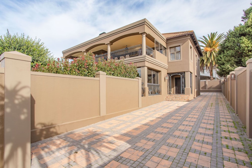 House for sale in Paarl South - VLV1732496 House for sale in Paarl South - VLV1732496