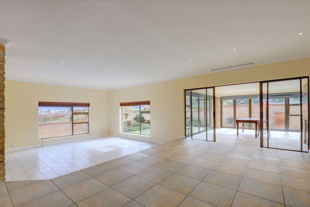 Security complex home to rent in Rooirivierrif - GEO1726358