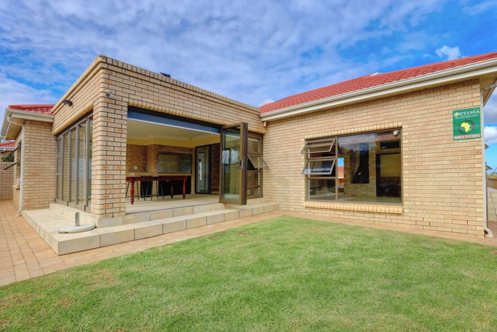 Security complex home to rent in Rooirivierrif - GEO1726358