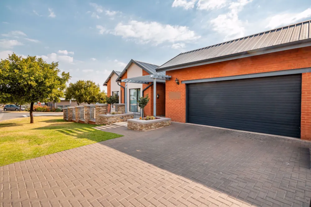 Double-storey house for sale in Copperleaf - 1CU1751322