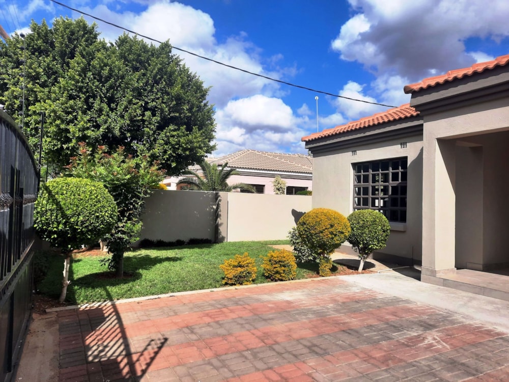 House let in Phakalane, Botswana - 3BO1680000 House let in Phakalane, Botswana - 3BO1680000