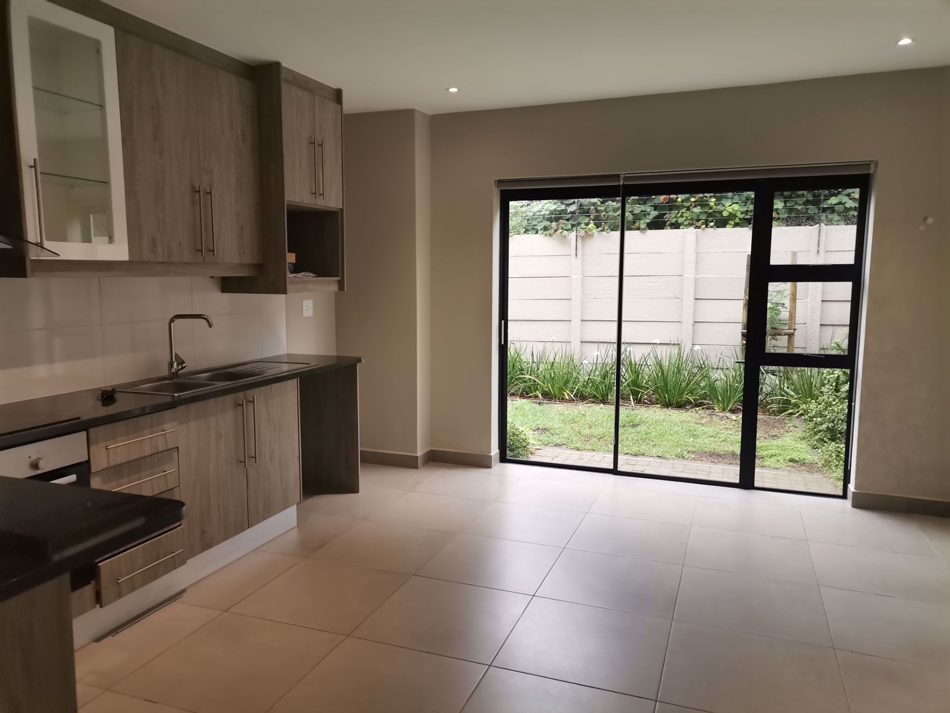 Apartment let in Observatory, Cape Town - RBL1702306