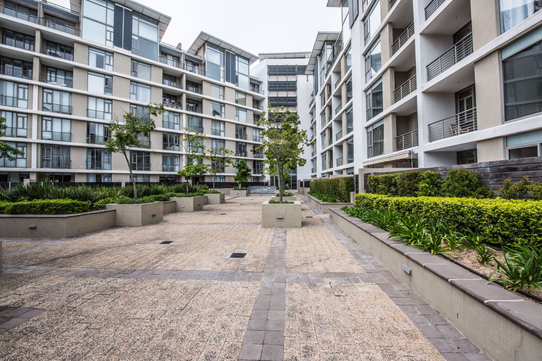 Apartment to rent in Claremont, Cape Town - RBL1727386