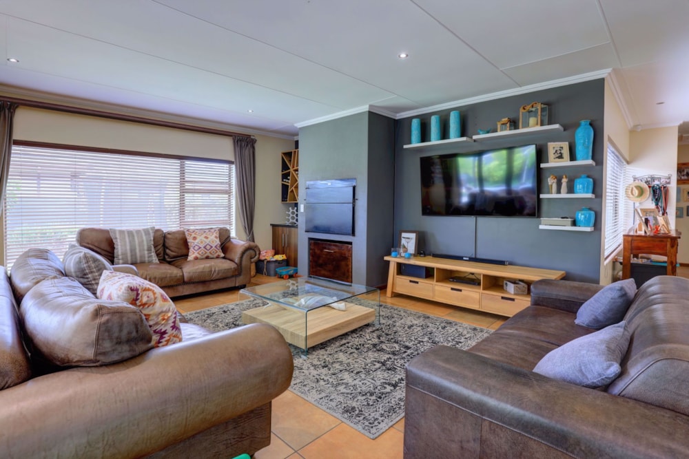 Security complex home for sale in Earl's Court - GEO1750763