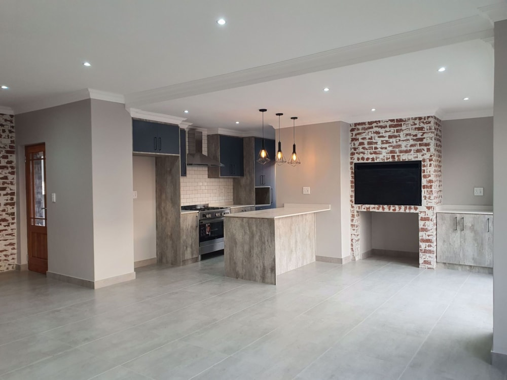 Townhouse for sale in Woodland Hills - 1BX1726405