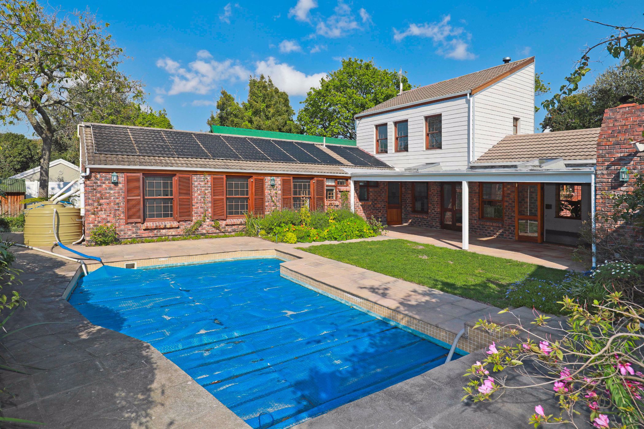 House let in Rondebosch - RBL1716486