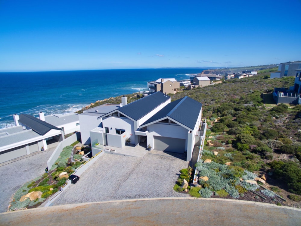 Double-storey house for sale in Pinnacle Point Golf Estate - 1MB1673044 Double-storey house for sale in Pinnacle Point Golf Estate - 1MB1673044