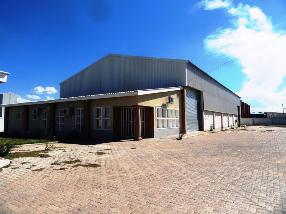 Commercial industrial property let in Tlokweng, Botswana - 3BO1691768 Commercial industrial property let in Tlokweng, Botswana - 3BO1691768
