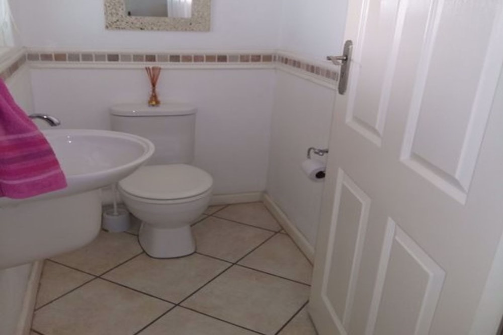 Security complex home let in Kingswood - 1GC1710570 Security complex home let in Kingswood - 1GC1710570