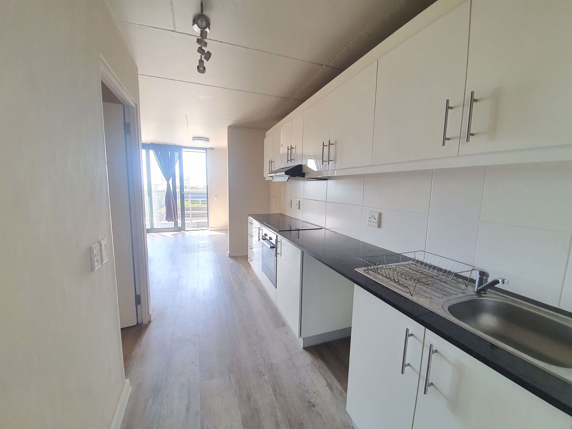 Apartment to rent in Observatory, Cape Town - RBL1755326