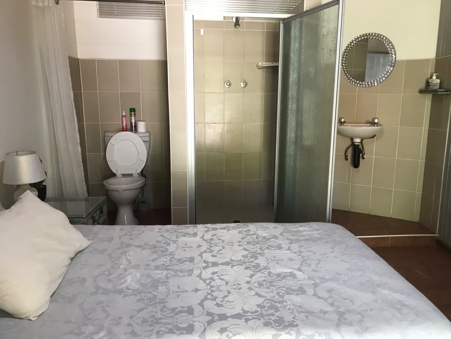 Bachelor apartment to rent in Memorial Road Area - 1KJ1720310