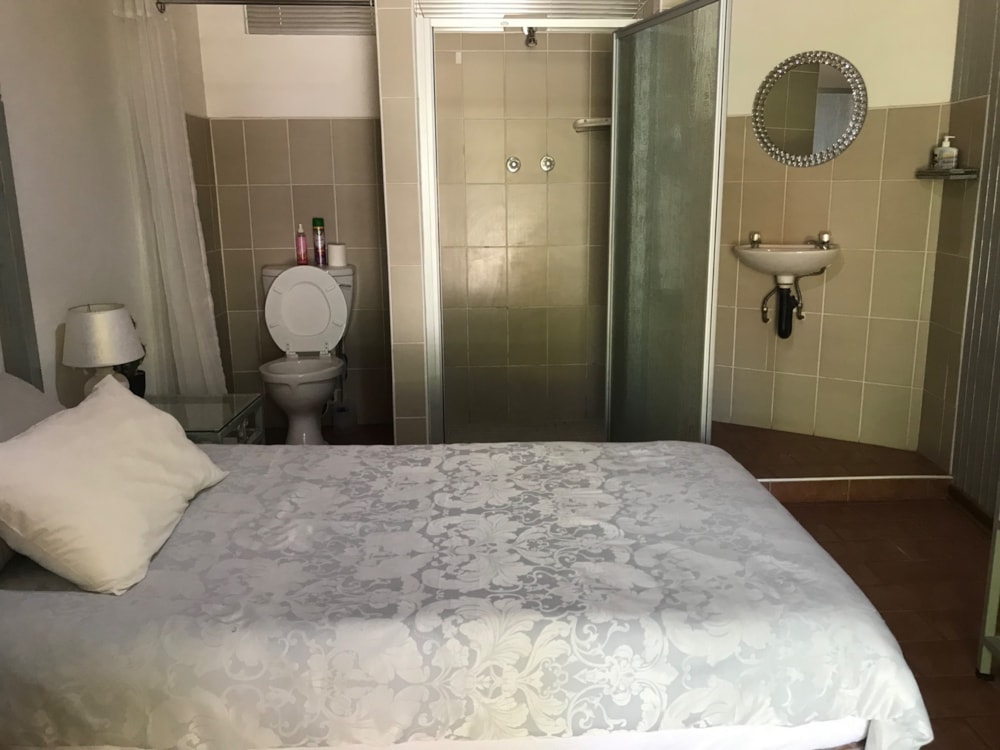 Bachelor apartment to rent in Memorial Road Area - 1KJ1720310