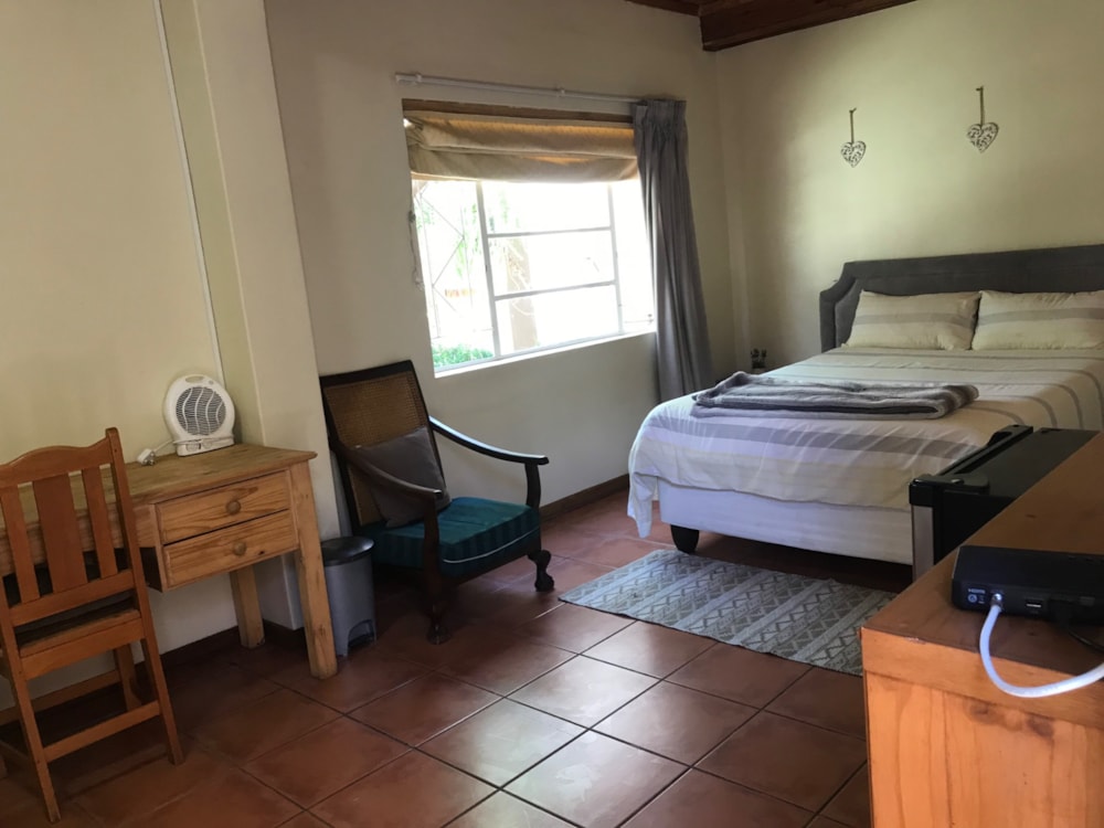 Bachelor apartment to rent in Memorial Road Area - 1KJ1747810
