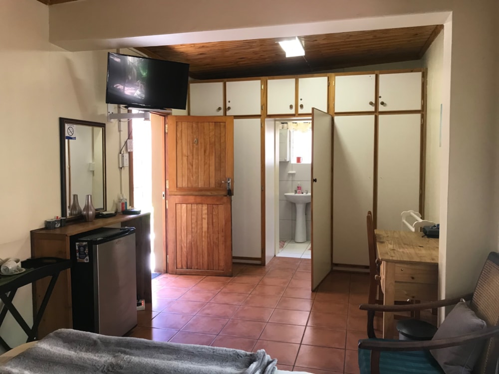 Bachelor apartment to rent in Memorial Road Area - 1KJ1747810