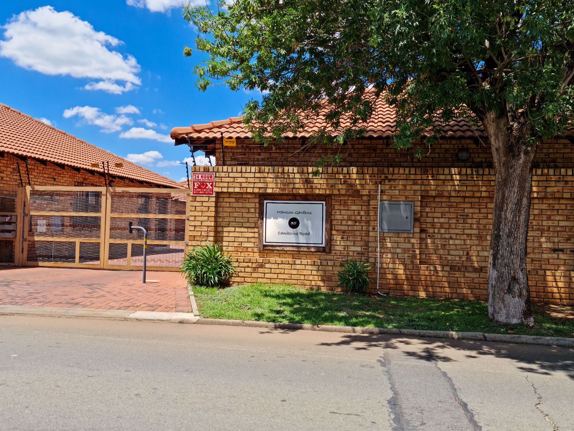 Cluster to rent in New Redruth - 1GV1737297