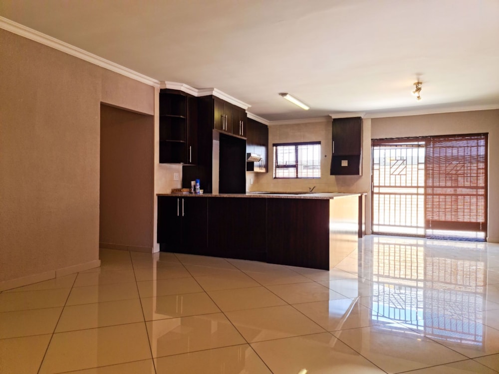 Cluster to rent in New Redruth - 1GV1737297