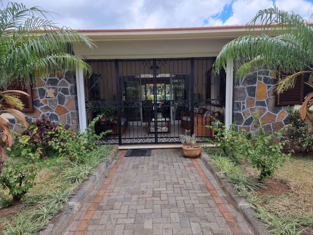 House to rent in Petite Riviere Noire, Mauritius - MUR1742629 House to rent in Petite Riviere Noire, Mauritius - MUR1742629