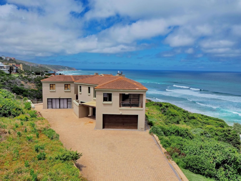 Townhouse to rent in Dana Bay - 1MB1725427